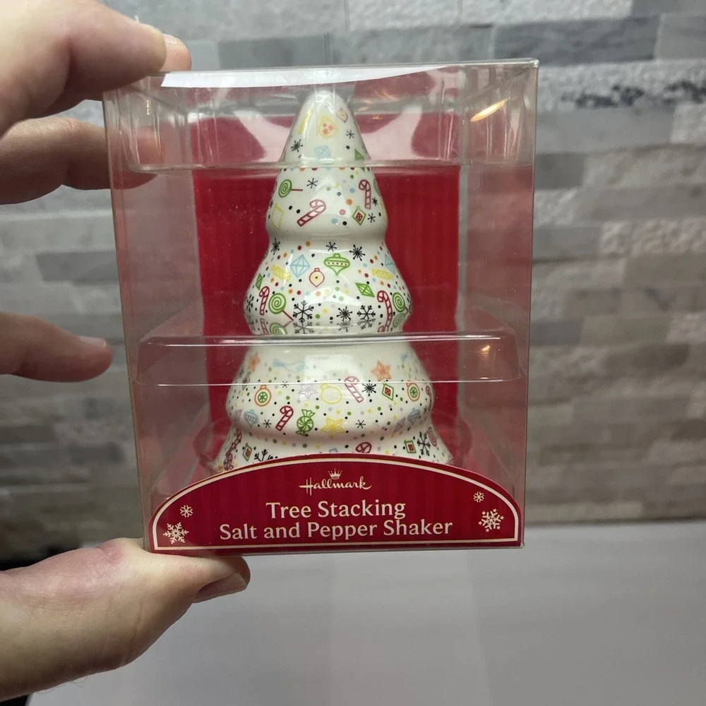 VINTAGE Hallmark Christmas Tree Stacking Salt & Pepper‎ Shakers Ceramic Holidays